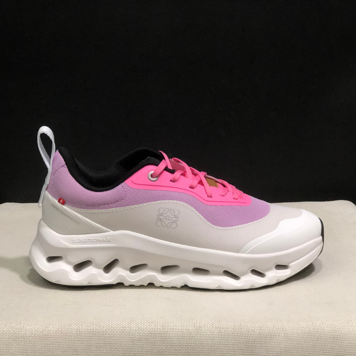 On Cloud × Loewe — Cloudtilt Blanc et Rose