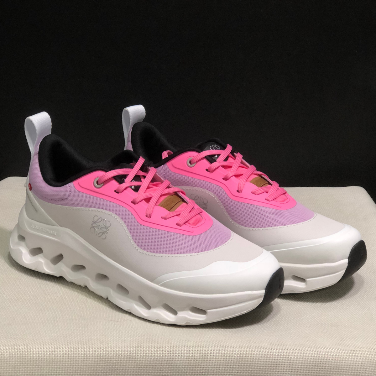 On Cloud × Loewe — Cloudtilt Blanc et Rose