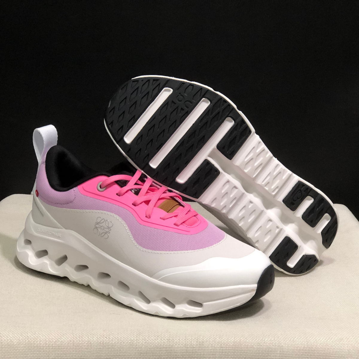 On Cloud × Loewe — Cloudtilt Blanc et Rose