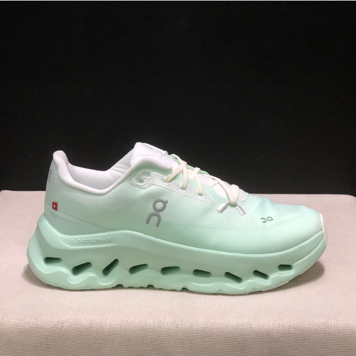 Cloudtilt - White Mint